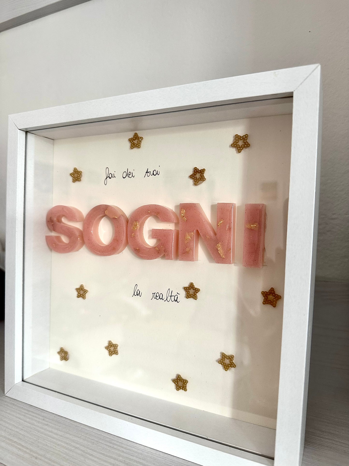 Quadro con scritta in resina